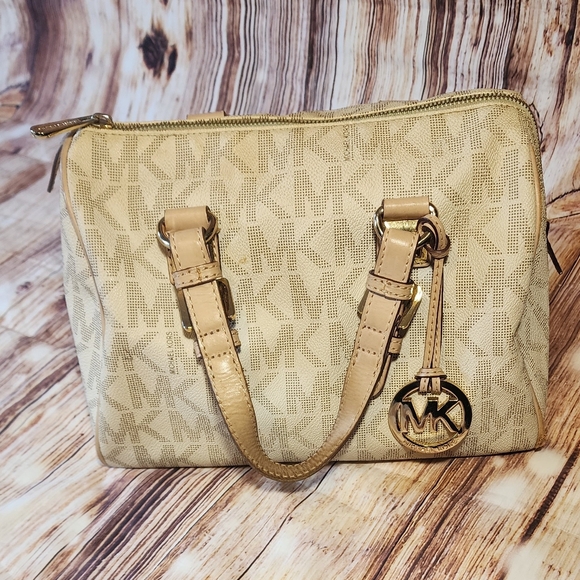 Michael Kors bag - Picture 1 of 9